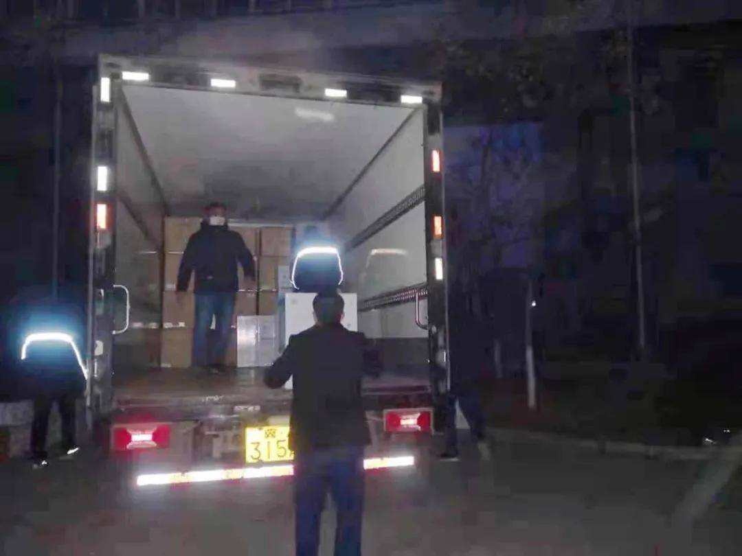 这样深夜连续作业，已坚持了多日